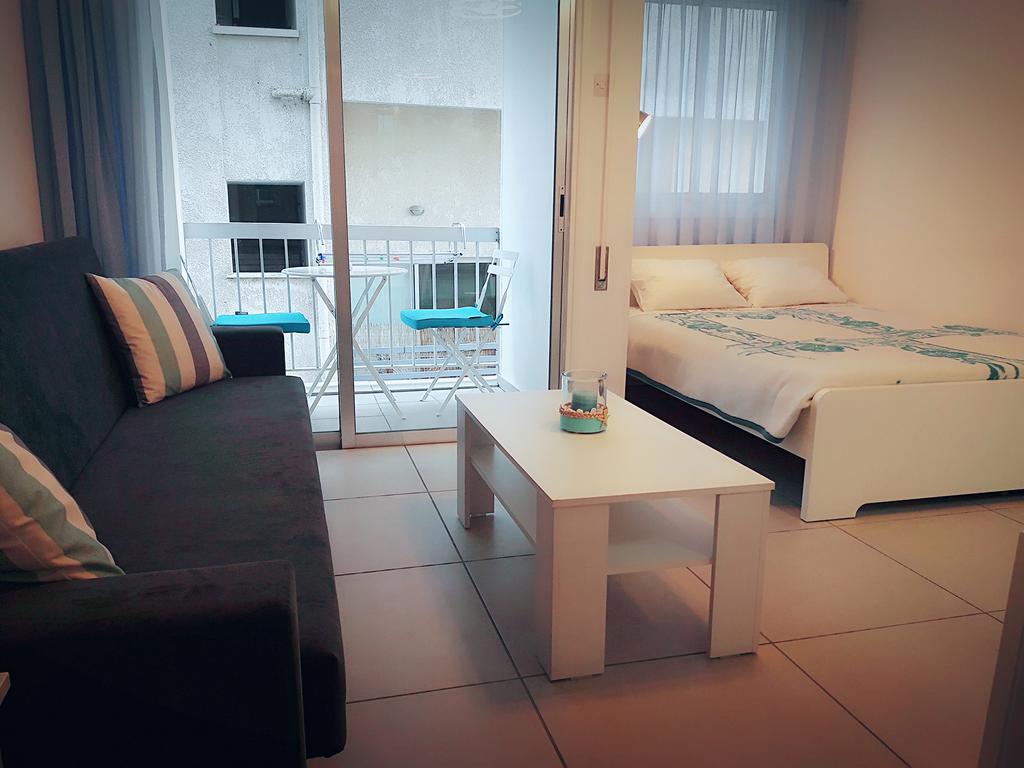 Billis Beach Apartment Limasol Buitenkant foto