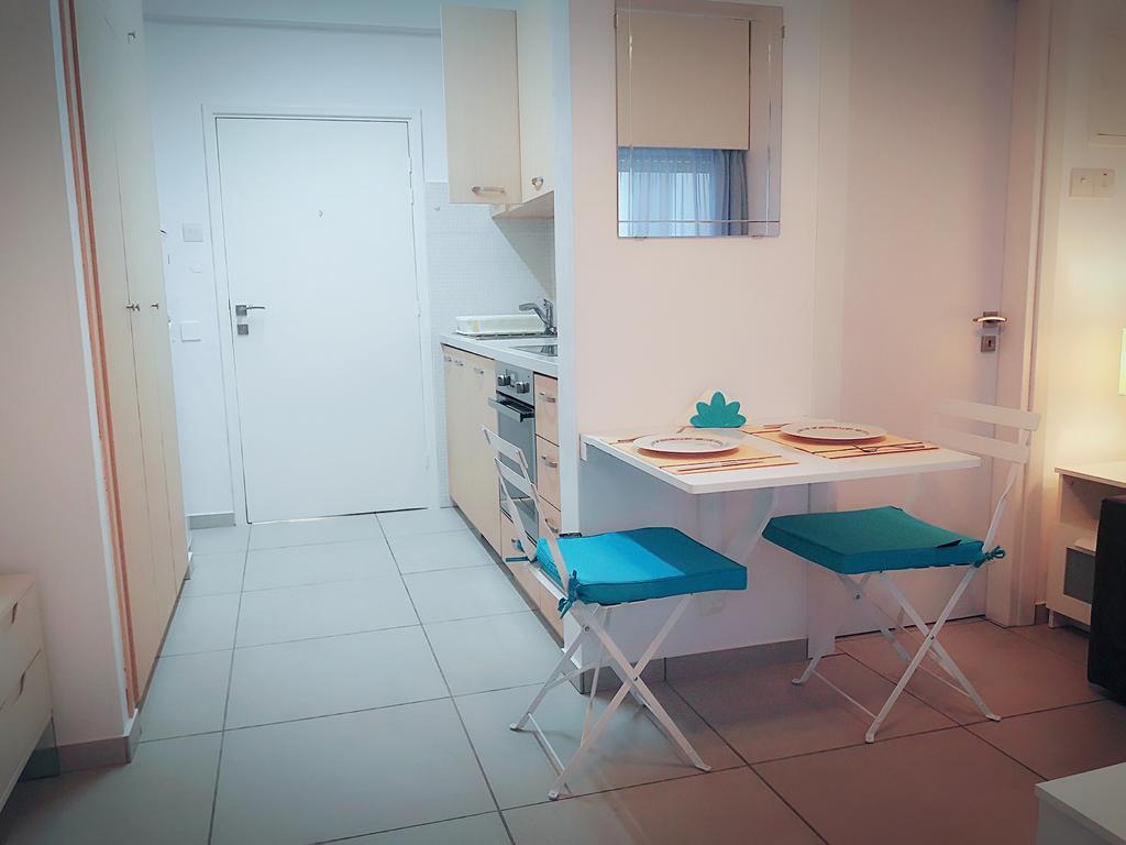 Billis Beach Apartment Limasol Buitenkant foto