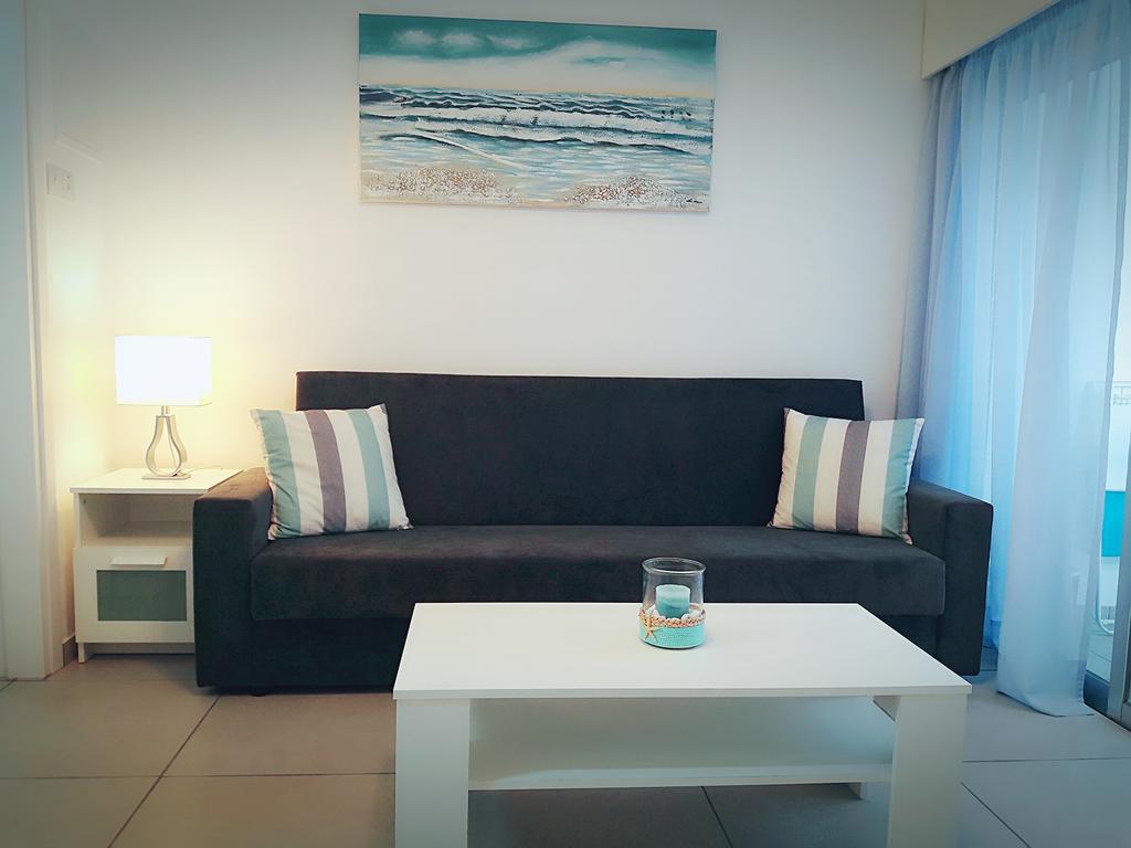 Billis Beach Apartment Limasol Buitenkant foto